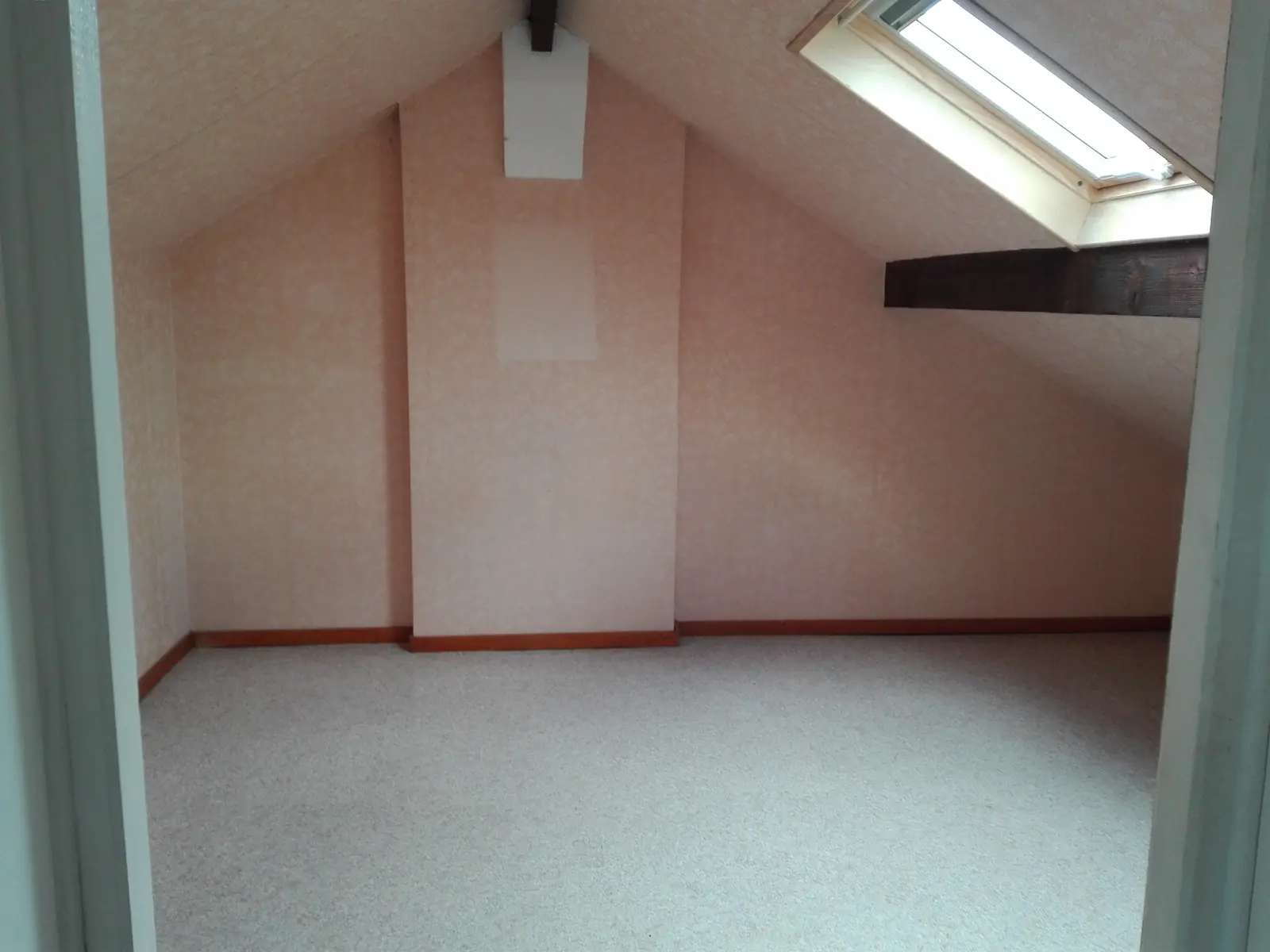 Combles avant aménagement, maison rénovée à Besançon Saint-Ferjeux