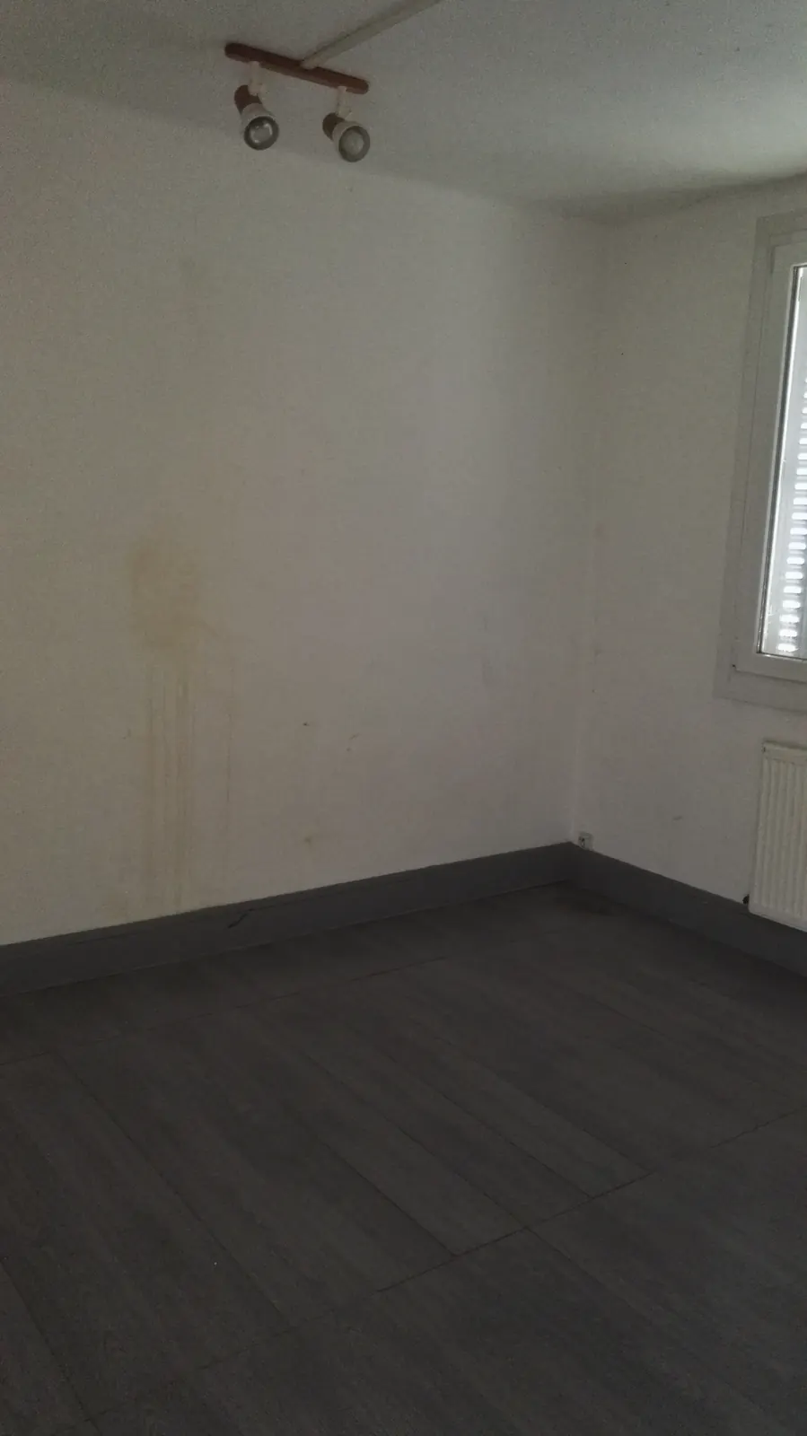 Chambre avant rénovation, appartement à Besançon