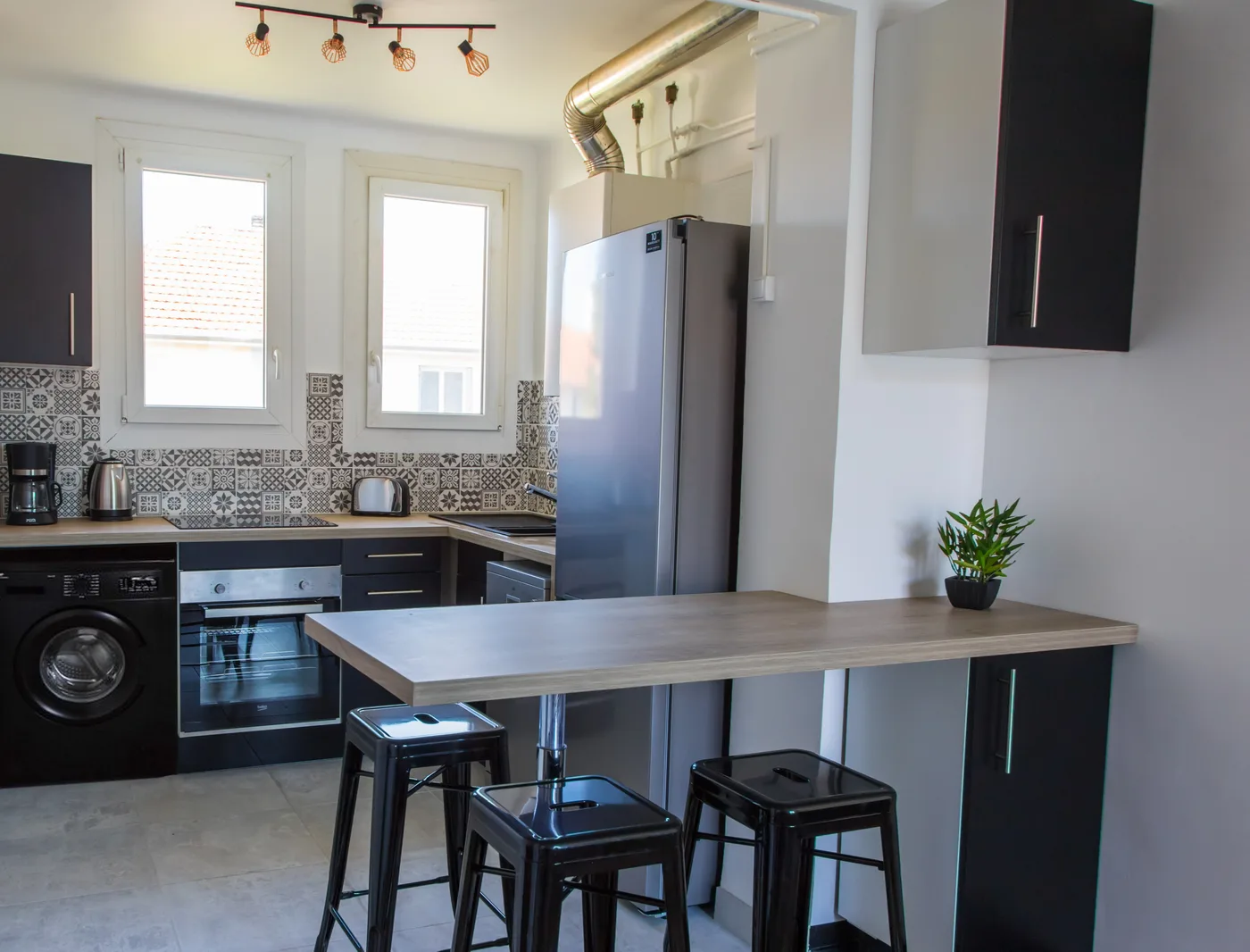 Cuisine équipée après rénovation, appartement à Besançon