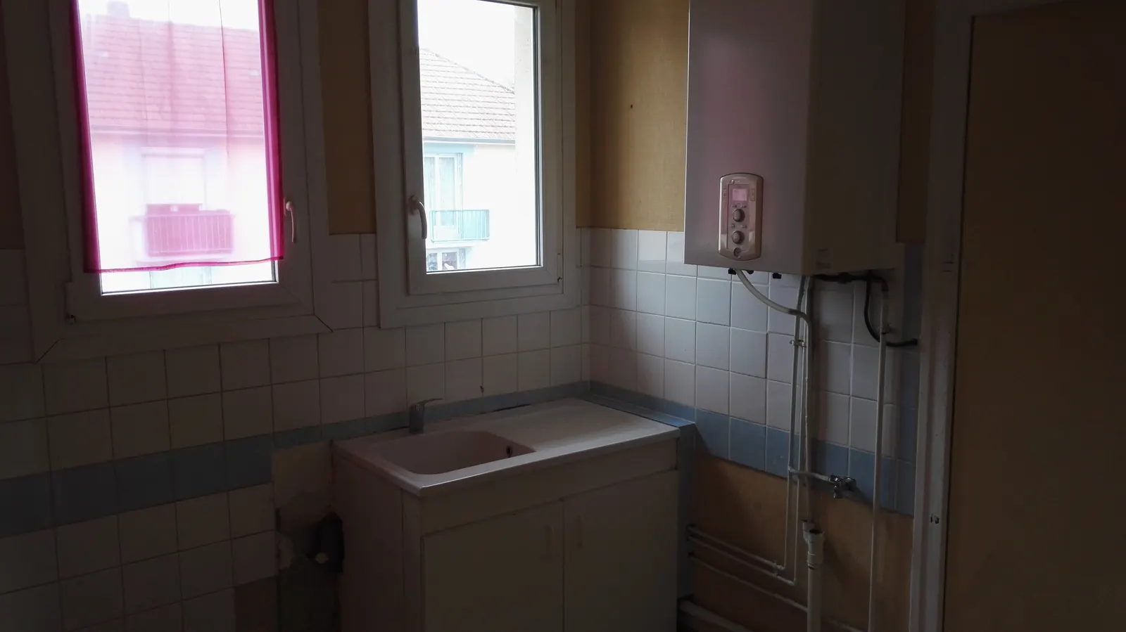 Cuisine avant rénovation, appartement à Besançon