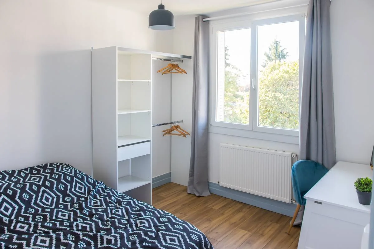 Dressing aménagé après rénovation, appartement à Besançon