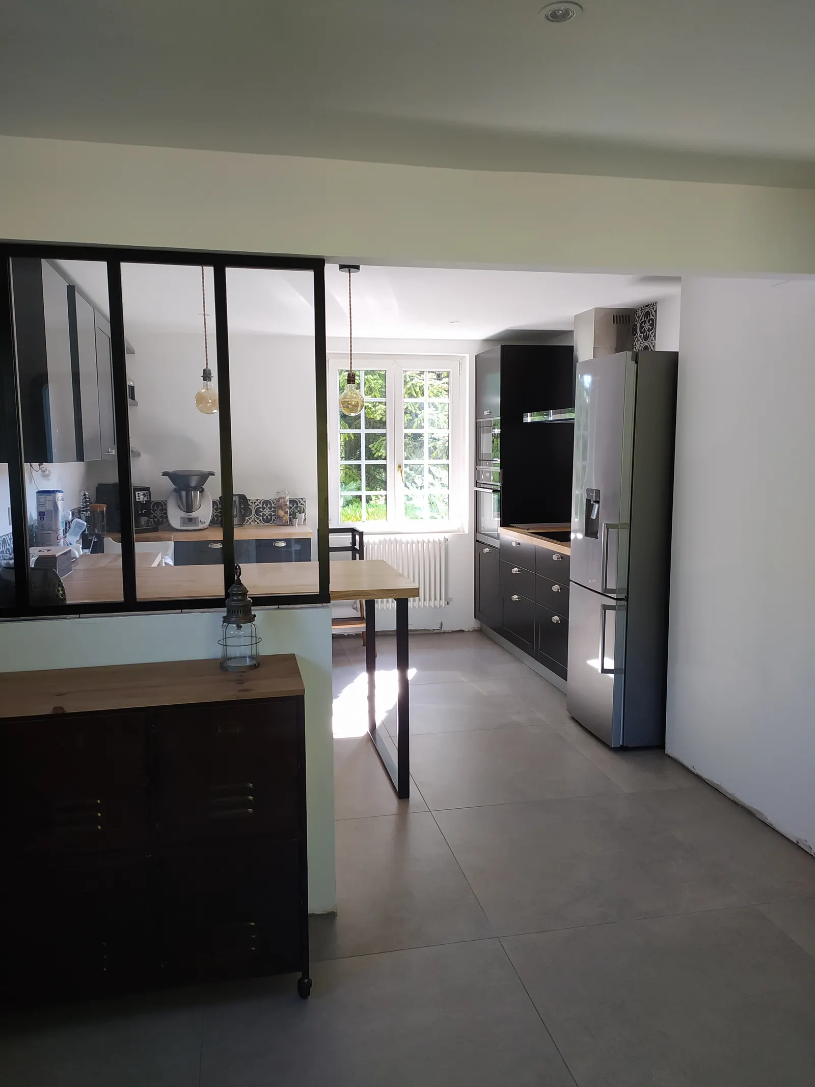 Cuisine ouverte après rénovation, propriété familiale Grand Besançon