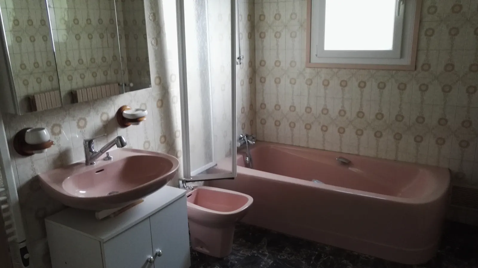 Salle de bain avant rénovation, propriété familiale Grand Besançon