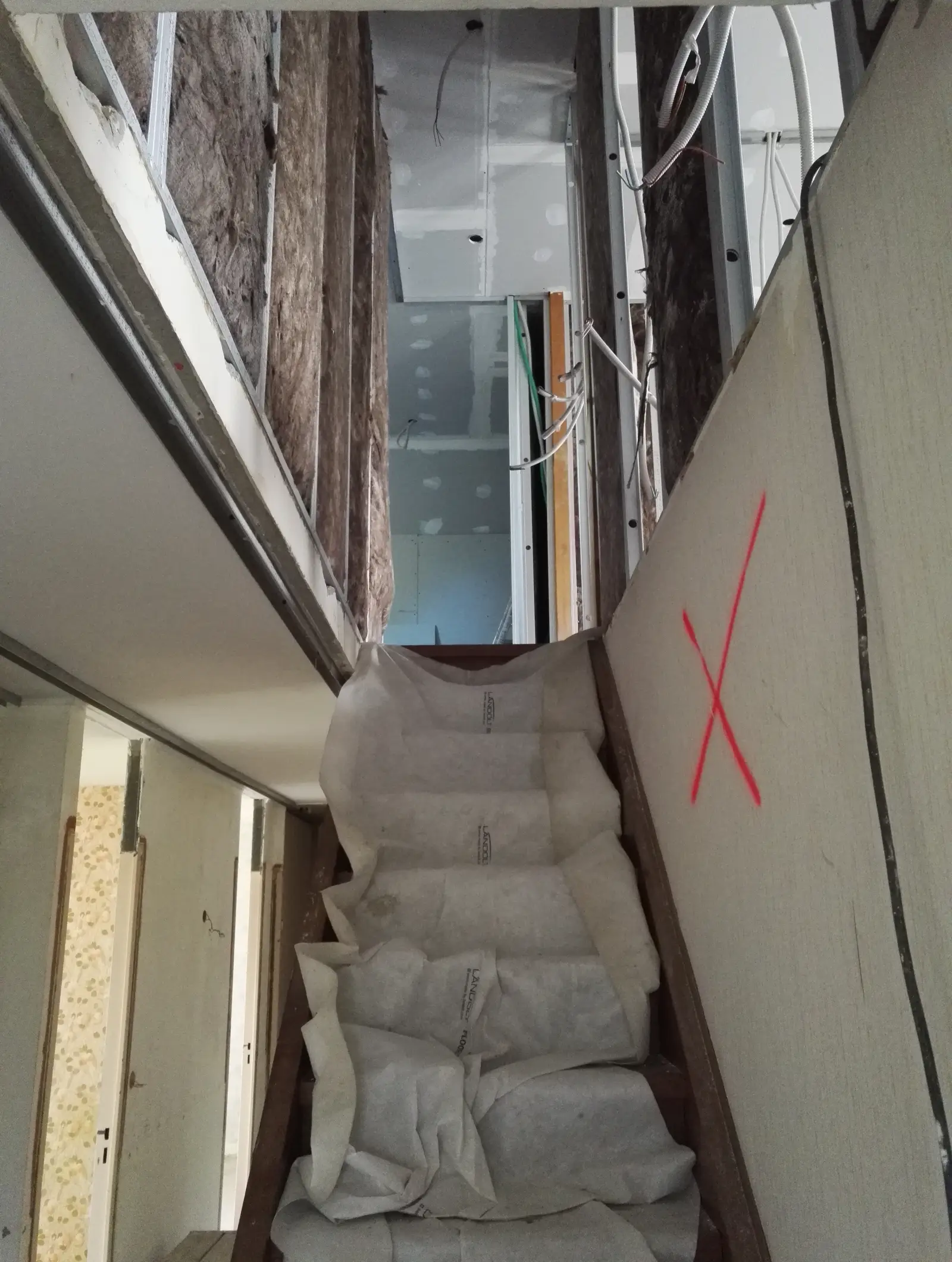 Escalier protégé pendant les travaux