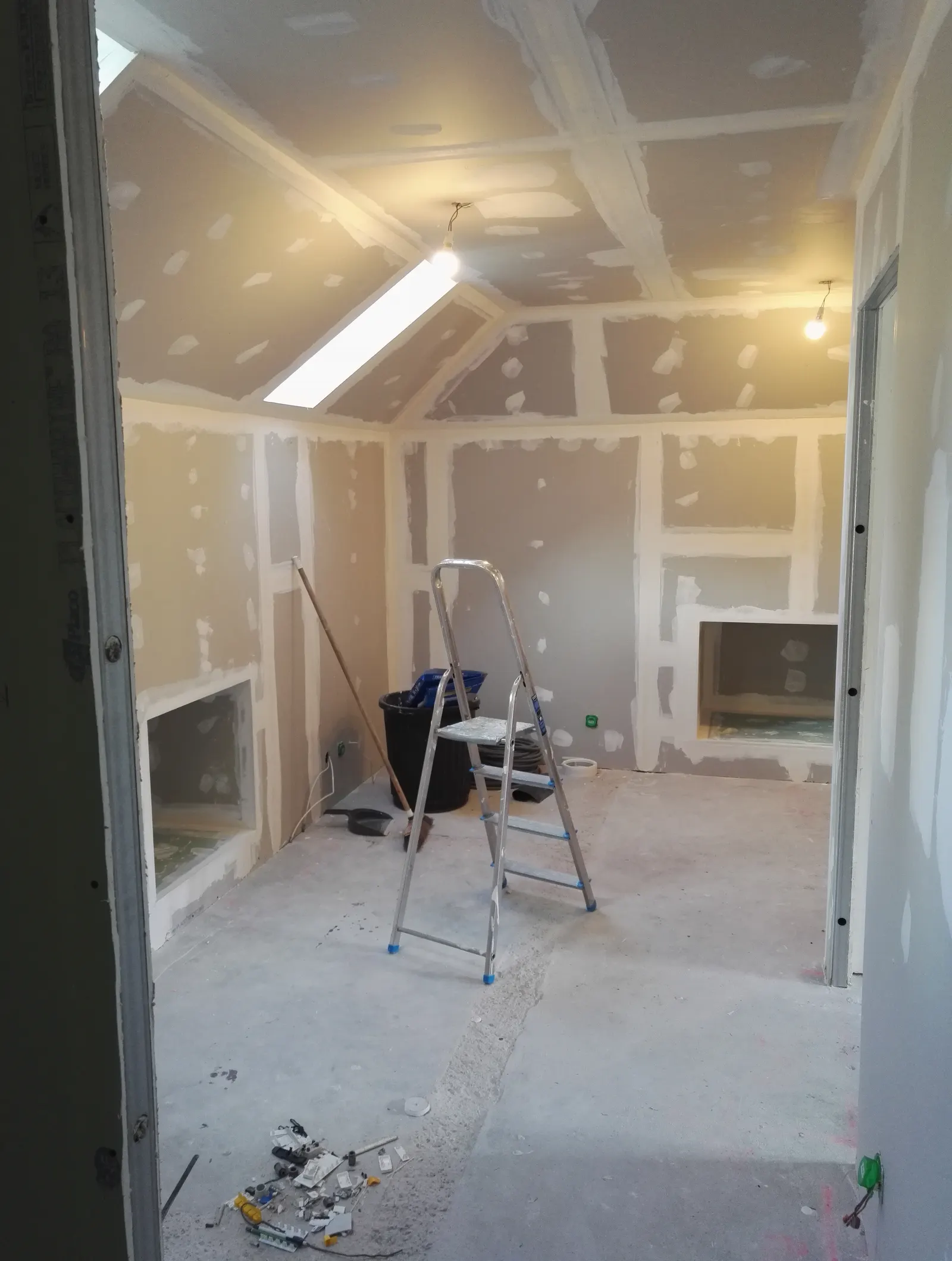 Plâtrerie sous les rampants en cours