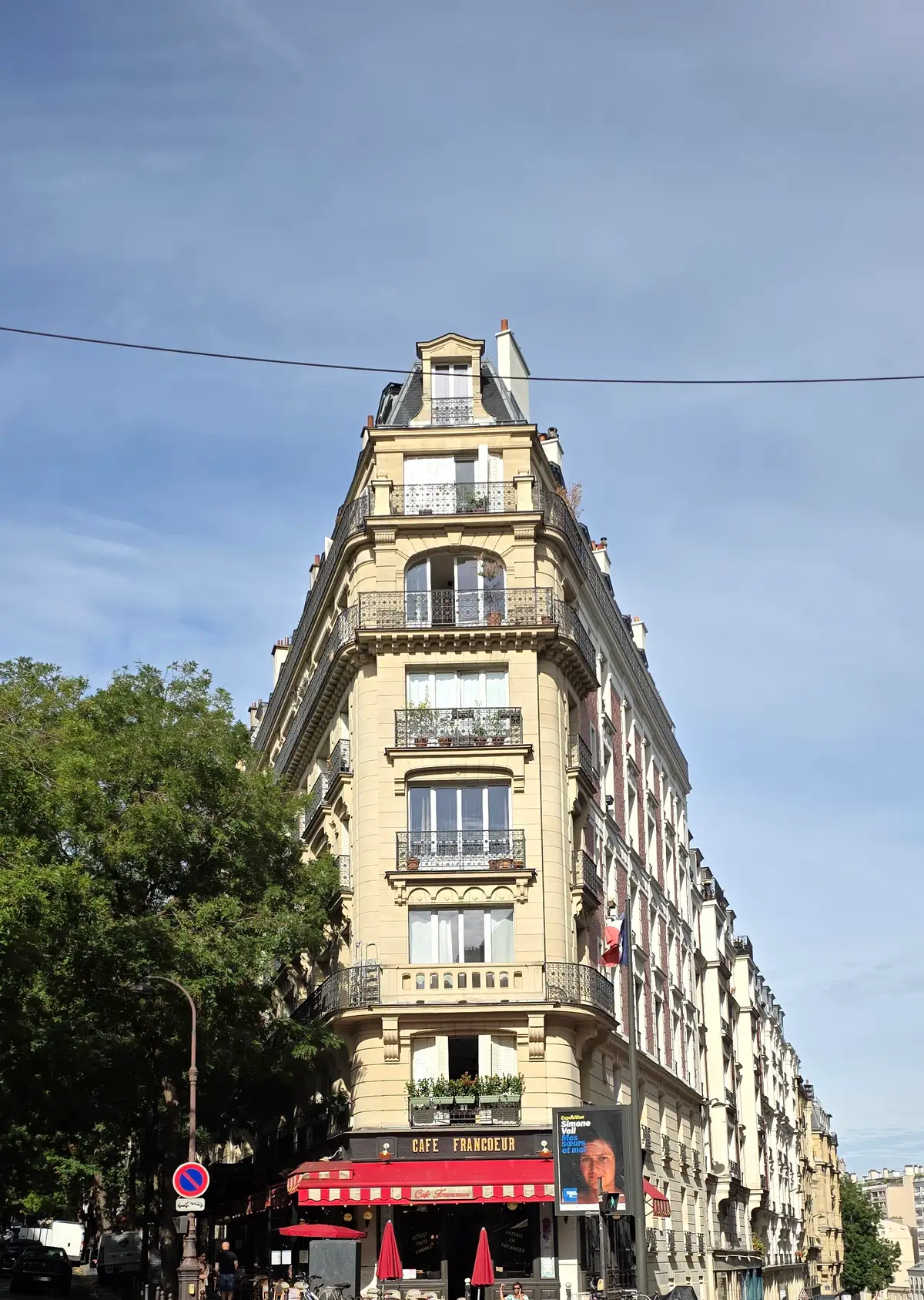 Façade d'un immeuble ancien en pierre de taille, illustration du patrimoine immobilier