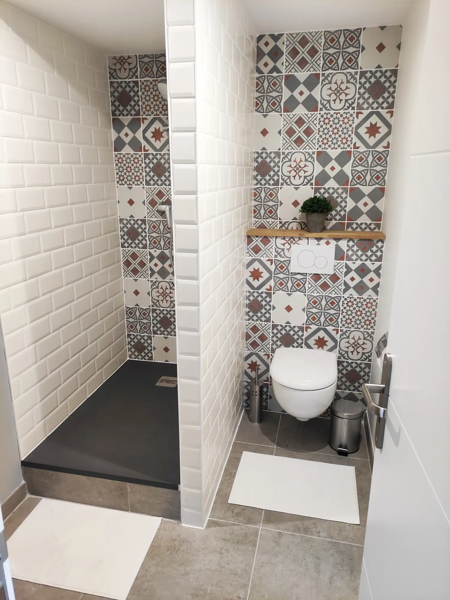 Douche à l'italienne et WC séparés