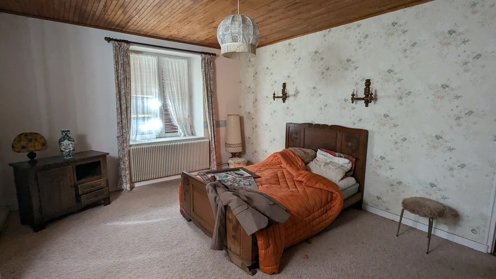 Chambre du corps de ferme à Mamirolle, avant opération