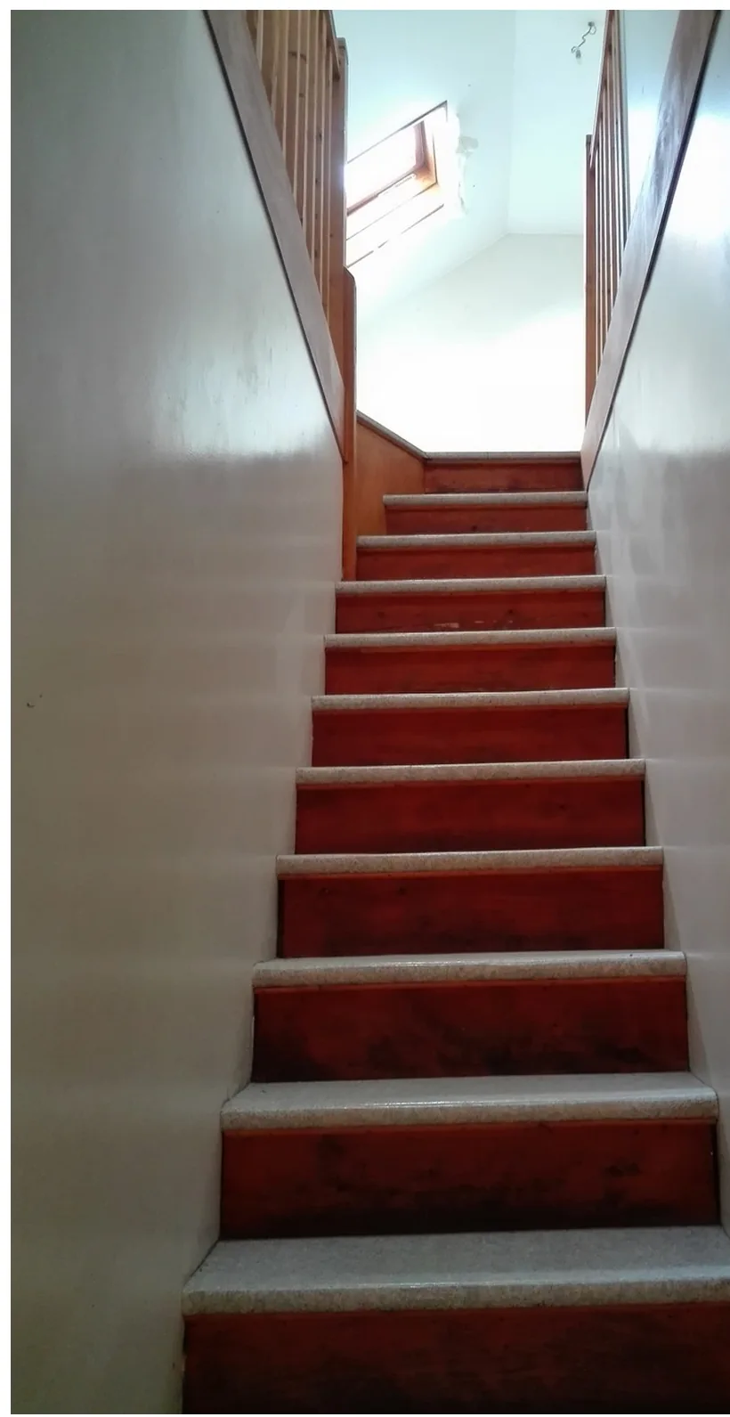 Avant : escalier vétuste, maison à Besançon Saint-Ferjeux
