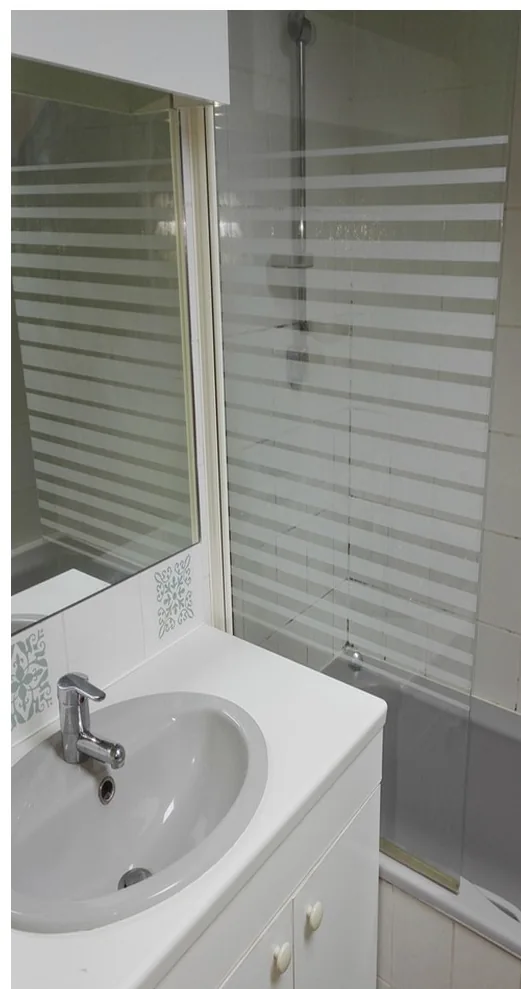 Avant : salle de bain datée, maison à Besançon Saint-Ferjeux